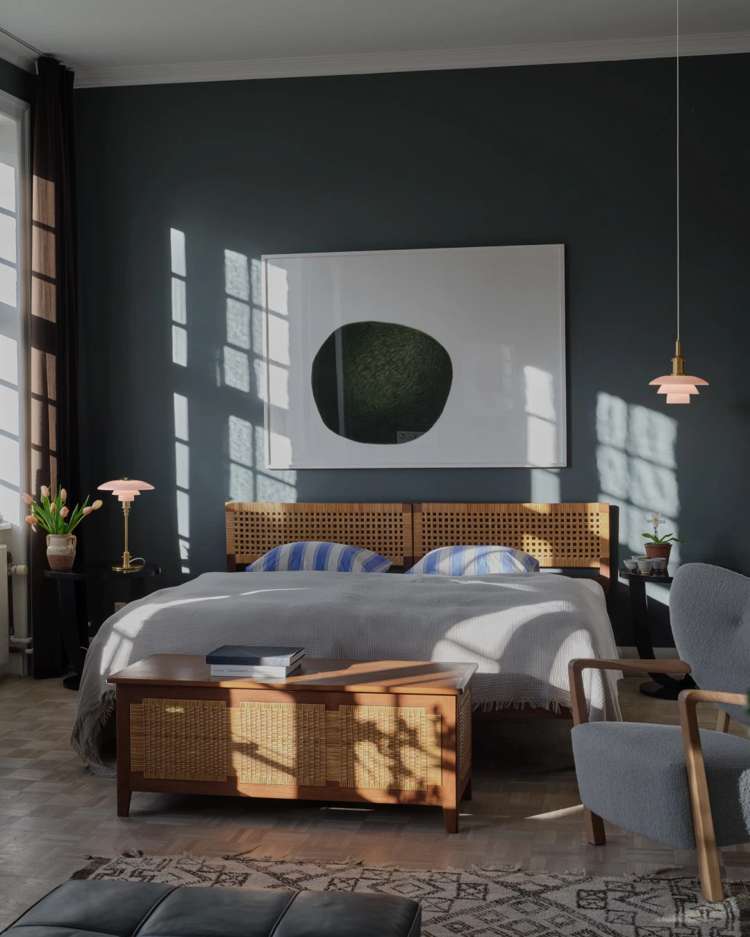 PH 3/2 in Brass with pale rose glass beside bed in bedroom, © 2025 Louis Poulsen.