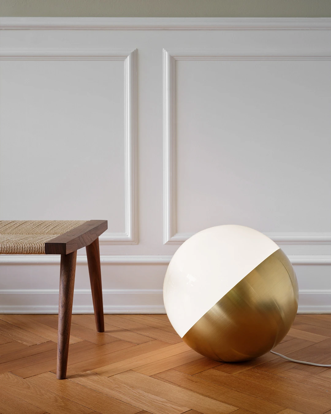 VL Studio floor/table lamp with white shades and brass frame, © 2025 Louis Poulsen.